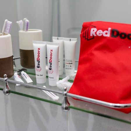 Reddoorz Plus @ Bitung City Center Экстерьер фото