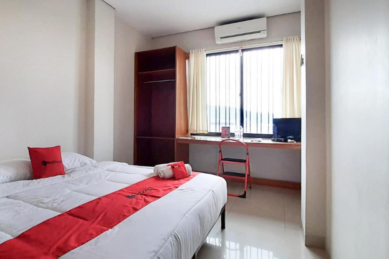 Reddoorz Plus @ Bitung City Center Экстерьер фото
